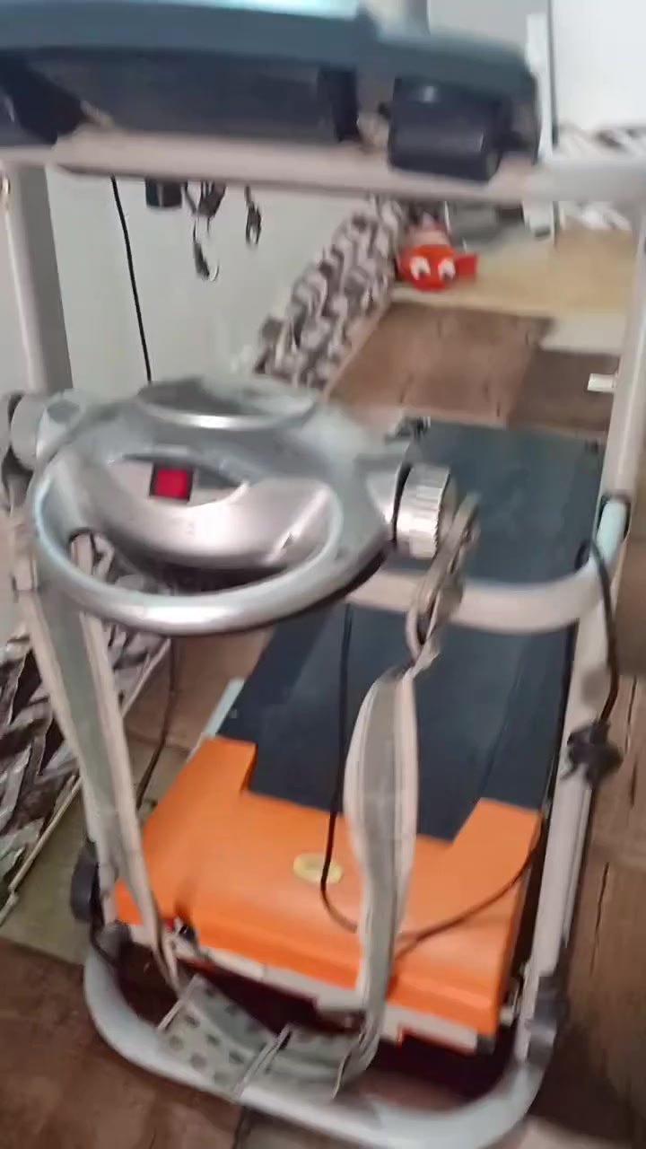 السلام عليكم.. جهاز جري مستعمل نظيف سعره مناسب جدا 100 الف نهائي تواصل واتس ***********
