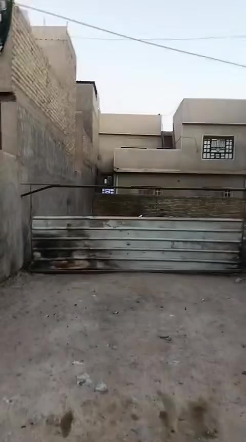 سلام عليكم اللهم صل على محمد وآل محمد 
قطعه ارض طابو صرف بكفائات السيديه خلف كليه السلام مساحه 100متر واجه 5ونزال 20 متر 
رقم العقار 66/2/1 البحث العلمي 
السعر المطلوب 127 مليون قابل للتفاوض 
للاستفسار الاتصال(***********) وتساب موجود ملاحظة القطعه طابوصرف

