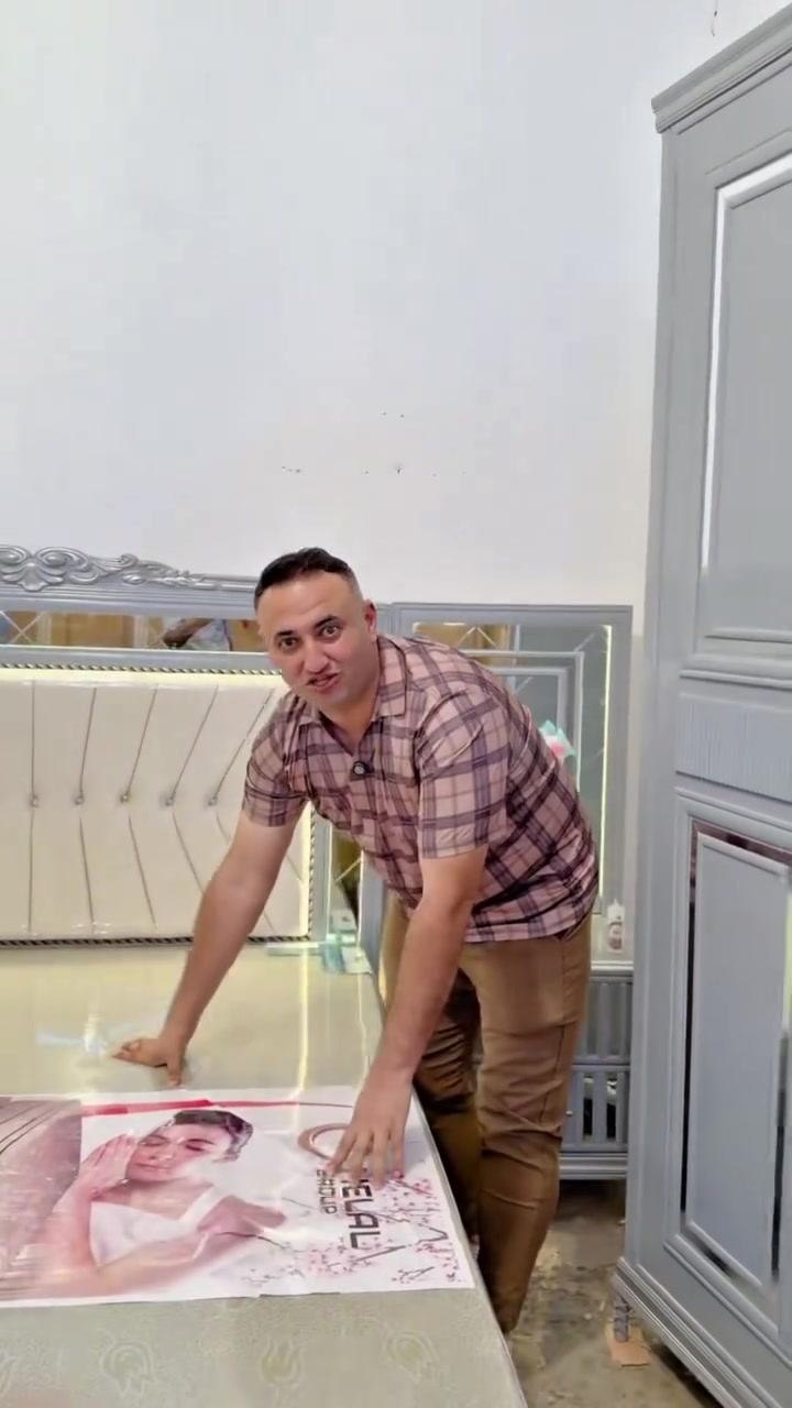 معرض وموبيليات البركه 
غرفة نوم تصميم تركي خشب عراقي درجه اولى لون رصاصي شرط حراري والغرفة يتكون من 8 قطع  حسنكوية قراب عياده دكتور عوني للاستفسار 
*********** واتساب 
*********** واتساب

