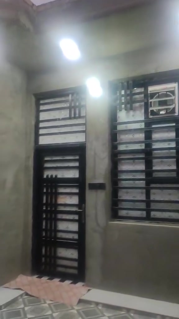 السلام عليكم 
بيت طابو زراعي سند ٢٥
المساحه ١٥٠ متر
بناء حديث صب كونكريت مسلح يتكون من غرفتين وصاله ومطبخ وصحيات داخليه وخارجيه 
بيت بناء درجه اولا 
يعني متعوب عليه 
السعر ٧٨ مليون وبيه مجال
شارع علي قماره  مقابيل اسواق حسون للتفاوض للاستفسار خاص عيد ال منسي الشريفي  @إشارة
