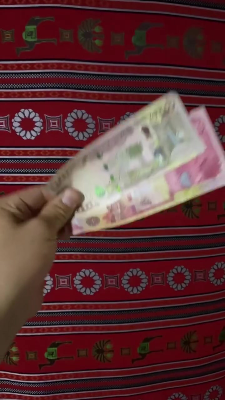 مو كل ورقة نقدية تنضمن إنها أصلية… لكن ويه هذا الجهاز، تگدر تتأكد بثواني! 💵✅

جهاز كشف العملات المزيفة 2 في 1 يكشف الأوراق النقدية باستخدام الأشعة فوق البنفسجية (UV) والكشف المغناطيسي (MG)، حتى تتعامل بثقة وتحمي فلوسك من التزوير موجود
