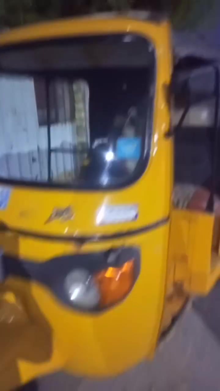السلام عليكم بياجو واصله للبصمه  مدفوعه الوصولات   موجودات عندي كلهن محرك محور  كفاله تيفي اس  شد جديد. بدي شوف العين.  لا ضربه لا صبغ كهربائيات كله شغاله لايت زنون ابيض التكتك جاهزه شغل وطلع.  ساكن بصره تنومه رقمي ***********

