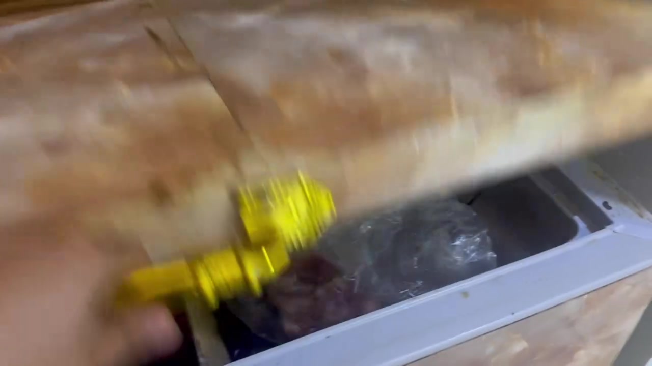 مجمده للبيع نضيفه وشرط والشغل والتجميد وكما موضح بالفديو  ***********
