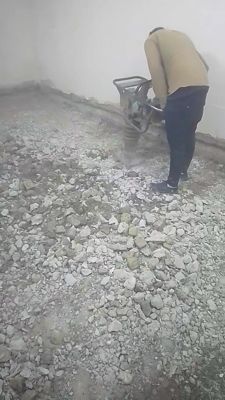 السلام عليكم كادر عمال مختص تنظيف البيت وحدل التراب بالكنغر وفرش السبيس وصب ارضيات وتفليش ارضيات مكاني حله تواصل معنا على واتساب ***********
