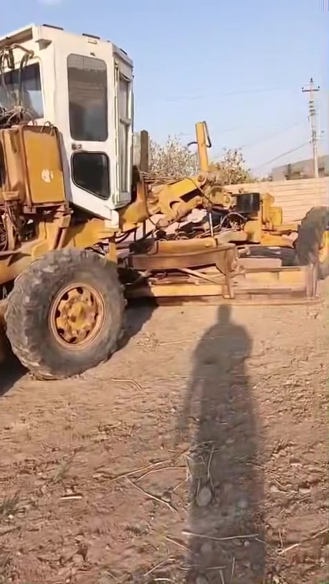 السلام عليكم ورحمة الله وبركاته 
گريدر روسي موديل 90 كتاب مزاد 
شغال وجاهز باقي التفاصيل بالفيديو 
مكانه في صلاح الدين الشرقاط

‭***********‬
