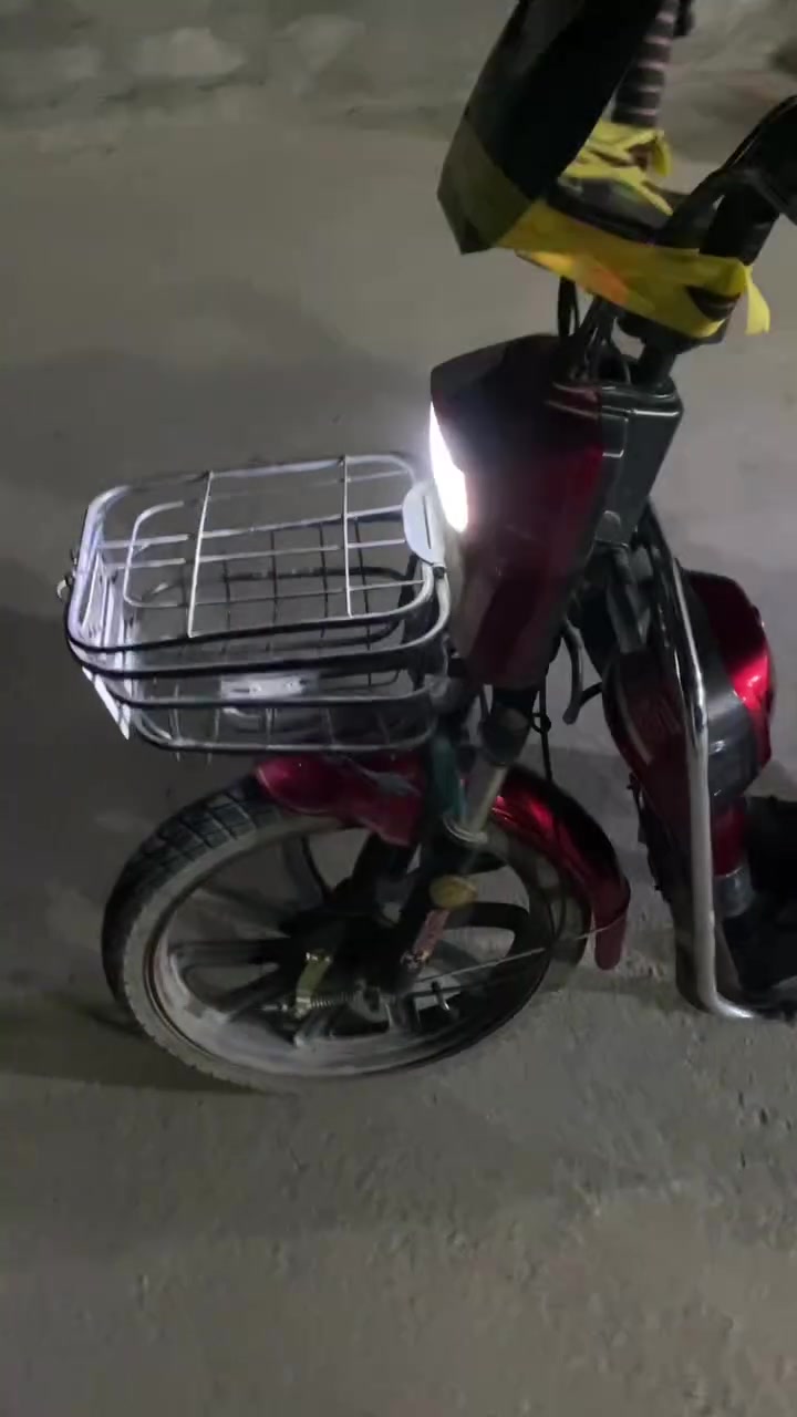 للبيع مأطور شحن موديل ٢٥ نضيف بطارياته تعبانه السعر 325 وبيه مجال ***********
