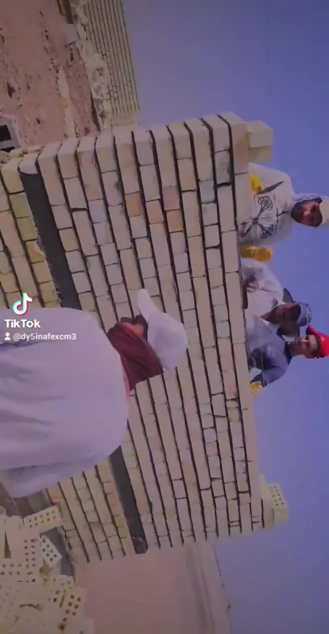 السلام عليكم
خلفة بناء مكاني بغداد اشتغل بناء وترميم وهدم شغل حسب الطلب للتواصل ***********
