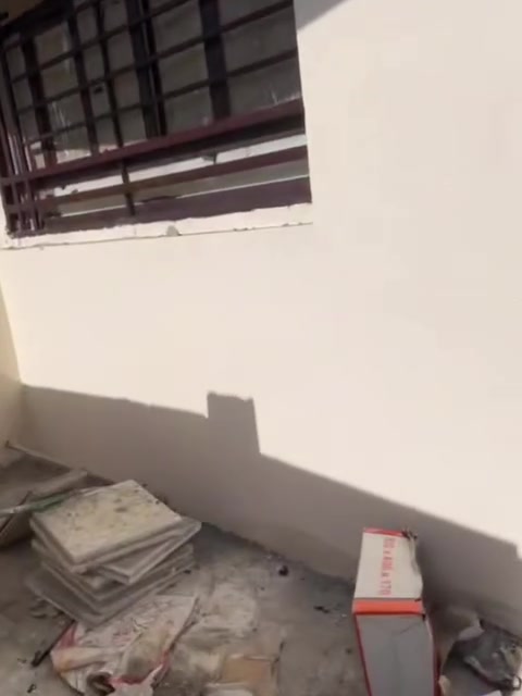 السلام عليكم بيت رهنية العنوان الحرية الزراعي شاكر العاني المساحة ٩٠ م بناء طابق ونص غرفتين نوم وصالة وحولي مطبخ وملحقات سعر الرهنية ٣٠ مليون ولأيجار ١٥٠ الف فقط  البيت بناء جديد زيرو  *********** مكتب الأمين للعقار بئدارة علي الكناني
