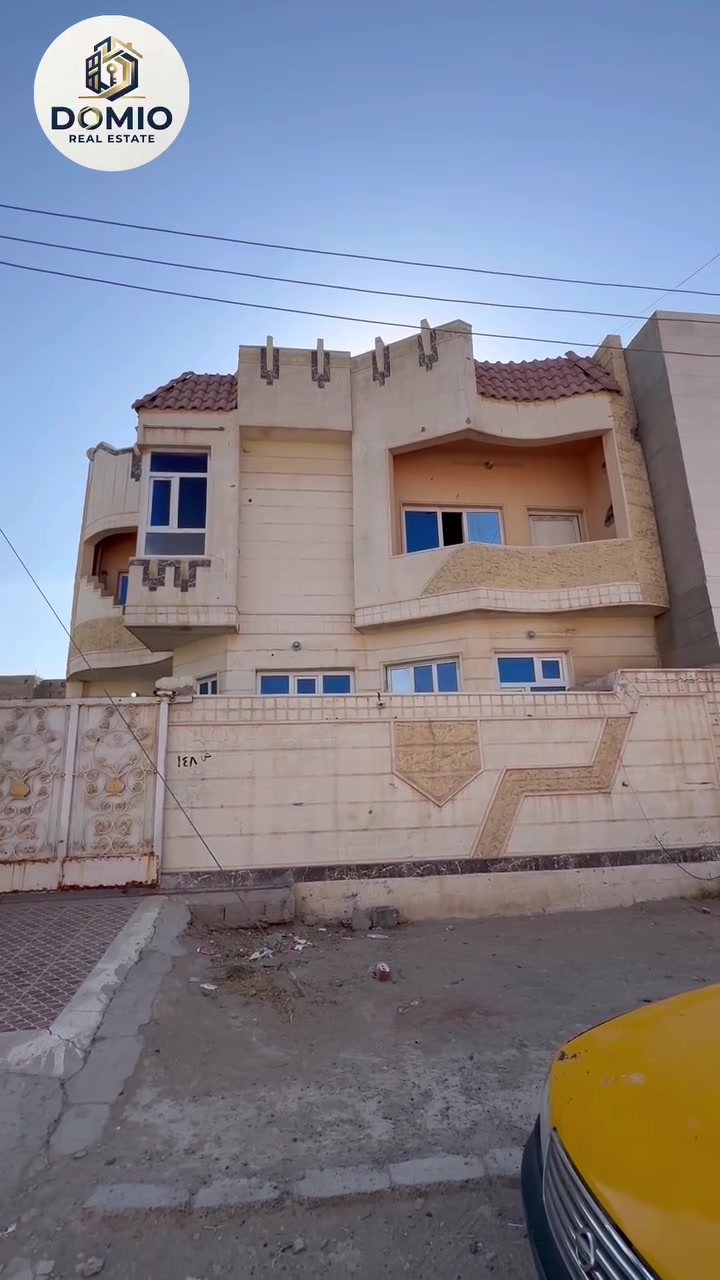 بيت في قطعة خمسمية بمساحة ١٠٠ متر على شارع ١٥ ، ثلاث غرف نوم واستقبال ومطبخ وصحيات. ***********
