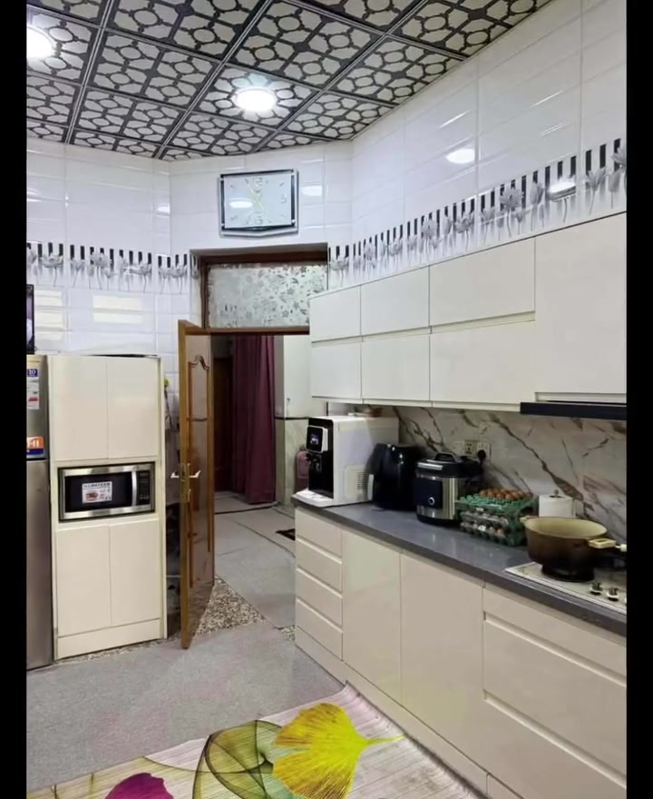 ياالله السلام عليكم 
يعلن مكتب العامري عن وجود دار طابقين للبيع 
طابو زراعي سند ٢٥ 
١٥٠ متر ٧.٥ ×٢٠
قريب عن شارع الكورنيش ارقه منطقة 
((حي الصحه))
 مقابل كازينو مارينا 
الطابق الارضي / 
غرفة _ هول - مطبخ _ استقبال _ مجمع صحيات _ كراج _ حديقة _ مناور عدد٢
الطابق الثاني /
غرفتين نوم _ صحيات _ هول
 للاستفسار اكثر يرجى مراسلة الصفحه او الاتصال على الرقم التالي ***********
