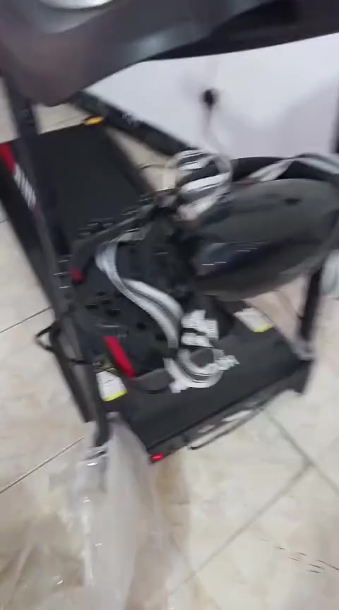 جهاز جري كهربائي جديد السعر 425
ديوانيه مجمع الزيتون
***********

نص مكتوب في الصور:
- 4.25 حصان). • SPEED (السرعة): 1.0-14km/h (تبدأ السرعة من 1 إلى 14 كيلومتر في الساعة). • MAX USER WEIGHT (أقصى وزن للمستخدم): 145KGS (يتحمل أوزان حتى 145 كيلوغرام).