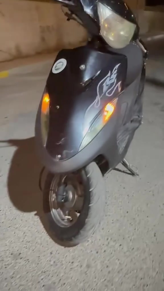 ماكس عدله كلهه بلاديه من الطول لطول ومختمه ختم 1 ويه المكينه
مكفوله من تبخير وكلشي 

نقصه بس مجمع مال سلف و ترجعلك نكره هندر 1 تشتغل بكل وقت 

كلشي شغال بيهه اشاير لايتات زنون ابيض و اصفر هورن قفل سترين قفل جنطه كلشي 

كابريتر بلادي 

رايده به 650 وبيهه مجال بسيط 

*********** واتساب
