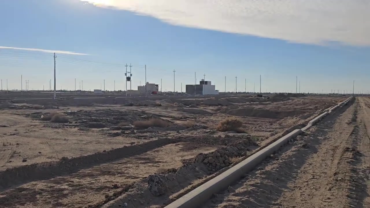 سلام عليكم عندي كاع 200 ركن ثاني قطعه عل شارع العام سند 25 زراعي كامل خدمات كهربائي رصيف كامل الموقع الكاع يم الا بو عامر ضهر بوب الشام يم المجمع وسعره 12 وبي مجال بسيط تواصل عل رقم ***********
