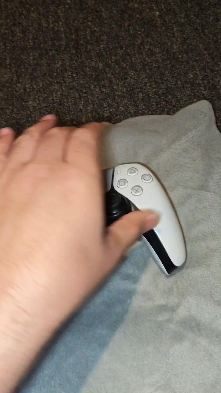 PlayStation 5 Slim (نسخة أقراص/دسك)
مدة الاستخدام: سنة وشهران
حالة الجهاز: نظيف جداً، خالي من العيوب، وغير مفتوح نهائياً (ختم المصنع الأصلي موجود)
التخزين: 1 تيرابايت SSD
العلبة والضمان: بدون كرتونة وبدون ضمان
الملحقات:
عدد 2 يد تحكم أصلية (فيهن دريفت خفيف جداً والشحن ممتاز)
واير HD الأصلي + واير الطاقة الأصلي
السعر: 800,000 دينار عراقي (قابل للتفاوض البسيط)
الموقع: مدينة الصدر - قطاع 43 (لا يتوفر توصيل)
