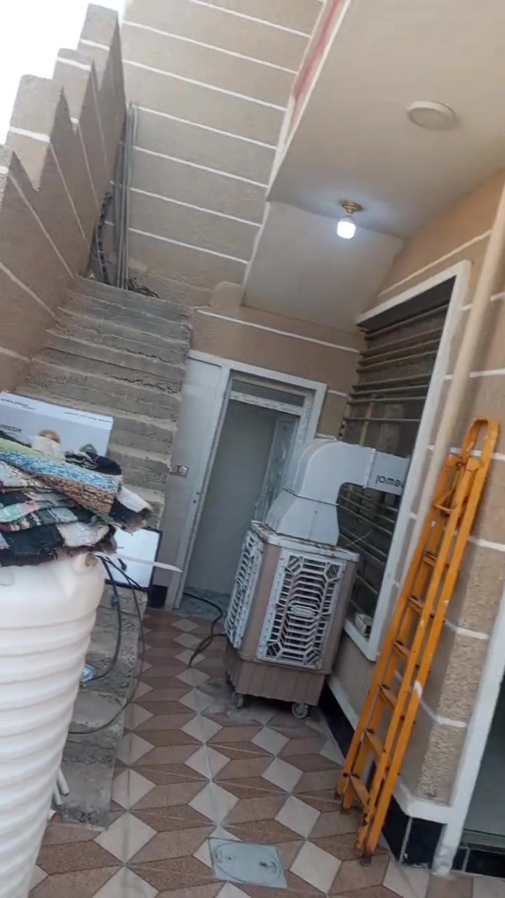 السلام عليكم
بيت مساحته 160 متر للبيع
واجهة 10 متر
نزال 16 متر
بناء حديث 
خدمات كاملة 
يقع في منطقة ال 160 في التحرير 

للأستفسار مع صاحب الدار على الرقم التالي 
واتساب او على الخط مباشرٱ 
***********
مكلف بالنشر
