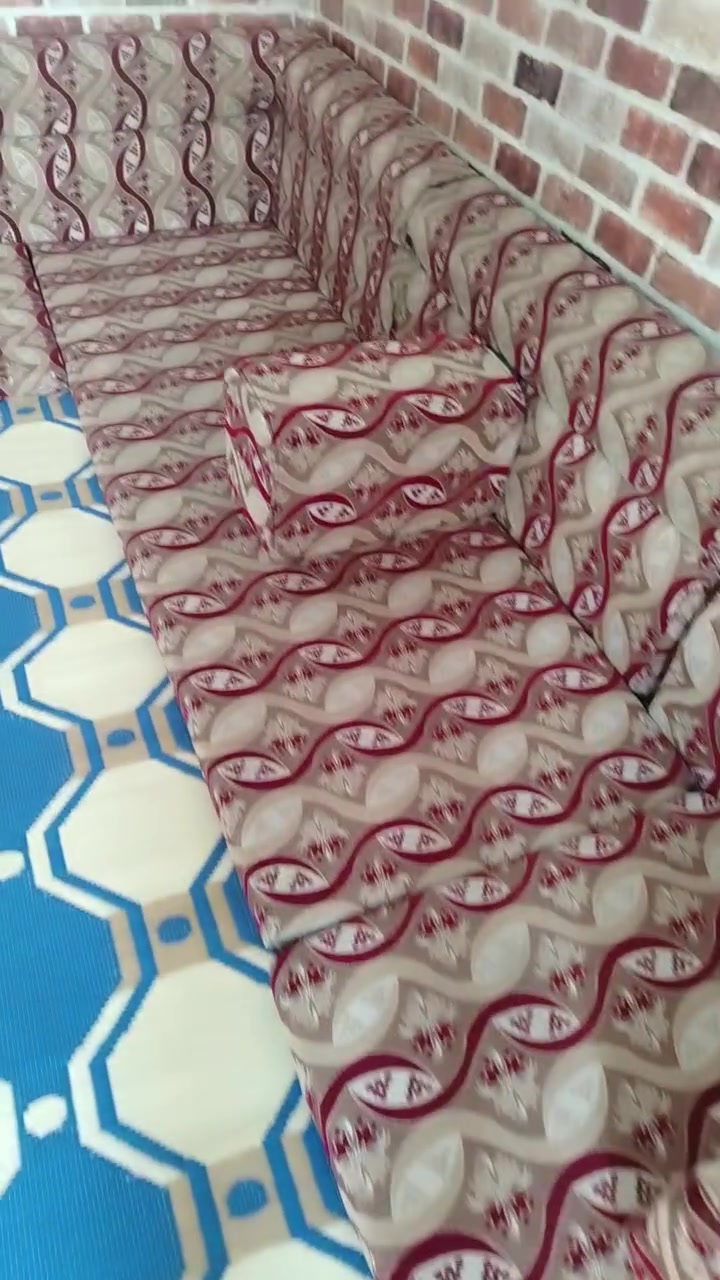 السلام عليكم ديوان للبيع نضيف ٥ دواشك و٦ تكيات الناصريه المركز الرقم ***********
