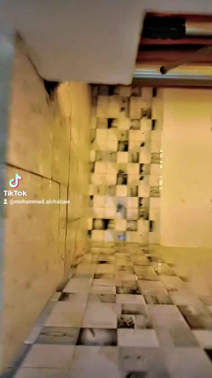 السلام عليكم 
بيت ٥٠ م للبيع شارع المصرف بشارع حسينيه كاظم الفاضلي قريب ع الطابو 
السعر ٨٥ 
للاستفسار ***********
