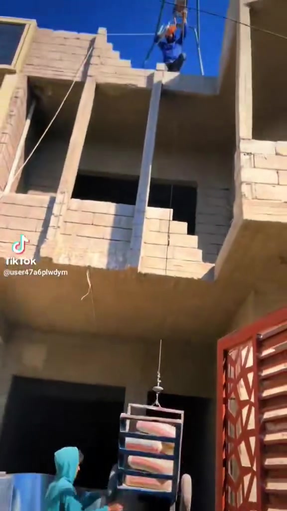 سلام عليكم توجد نحالة تصعيد مواد بناء وسعار مناسبة حجر + رمل + سبنت + بلوك + تفليش + حفر ورصف + كلشي نشتغل ومن الله التوفيق خاص مفتوح
