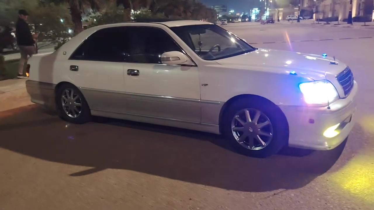 كراون ملكه مديل ٢٠٠٢ جاهزه ع اخر حبايه بغداد مدفوع كمرك باقي فقط رسوم لرقم استفسار اكثر اتصل مكلف بلنشر ***********
