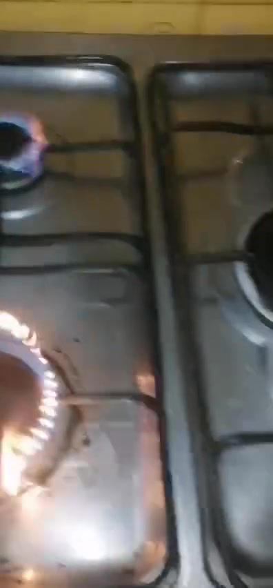 طباخ شغال • كاونتر مرمر • مفروشات موسم واحد