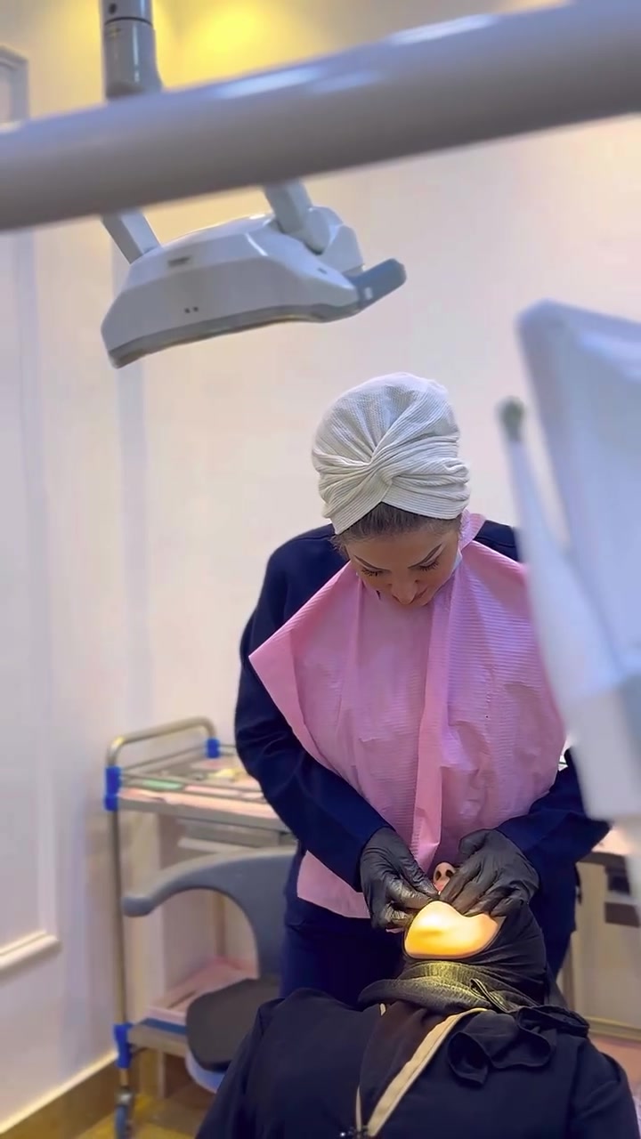 ✨ ابتسامة هوليود… ابتسامة متكاملة تبدأ من العلاج الصحيح 🦷🤍

مراجعتنا عملت ابتسامة للفك العلوي،
مع إجراء كافة المعالجات اللُّبية واللثوية اللازمة لضمان أفضل نتيجة صحية وجمالية.

على يد الدكتورة ميس ناصيف
👩‍⚕️ أخصائية تقويم وتجميل الأسنان 

📍 الموقع: العزيزية – شارع الخليج – جانب البوابة
📞 الهاتف: ***********

مستشفى روح الحياة الأهلي
قسم الأسنان 🦷

