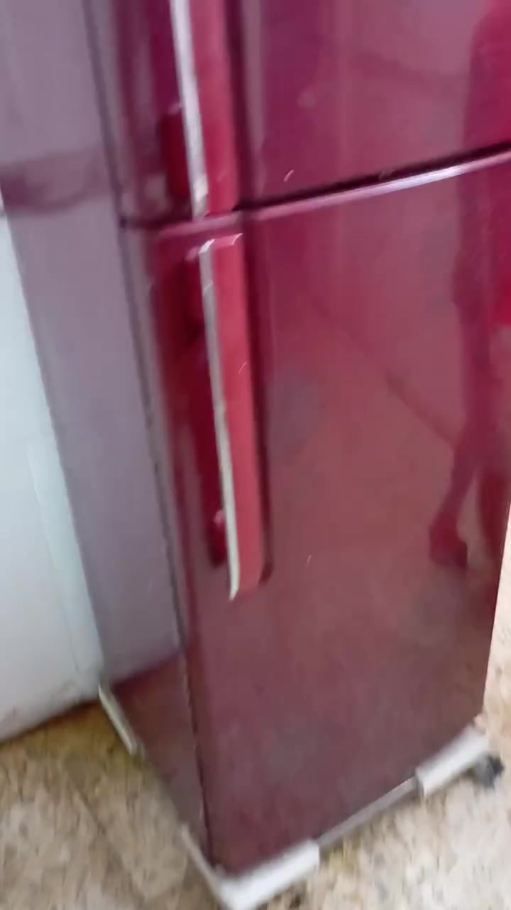 السلام عليكم ثلاجه نظيفه 90 بالميه السعر 125 ألف وبيها مجال الحسينية قرب مستشفى التركي واتساب *********** @@
