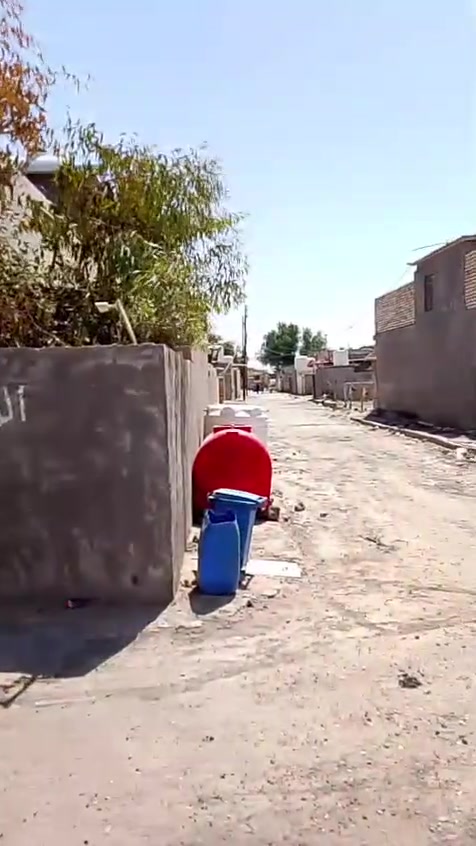السلام عليكم بيت للبيع مساحة ٢٠٠ متر قاطين القاط الفوك مسكوف سندويج فوك ٢ غرف وجوه غرفه صاله واستقبال مطبخ وحوش وصحيات خارجيه البيت كامل من كل الجوانب وكلشي واضح بل فيديو مكان بيت خلف جامع الاكتئاب يم البانزين خانه بنص النهروان خط اول عن شارع العام *********** ***********

