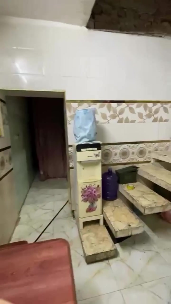 السلام عليكم دار للبيع المساحه 57م
واجها 4نزال 14وربع سعر المتر 3وبي مجال 
العنوان بغداد العطيفيه قرب مقهى البيروتي 
للستفسار ***********
