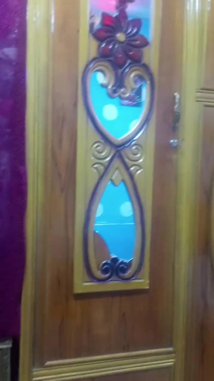 سلام عليكم 
غرفه اخشاب صاج عراقي 
نضافه 75٪
 ٦ ابواب ابو ال ملحق
***********
 يوجد واتساب ايضا
