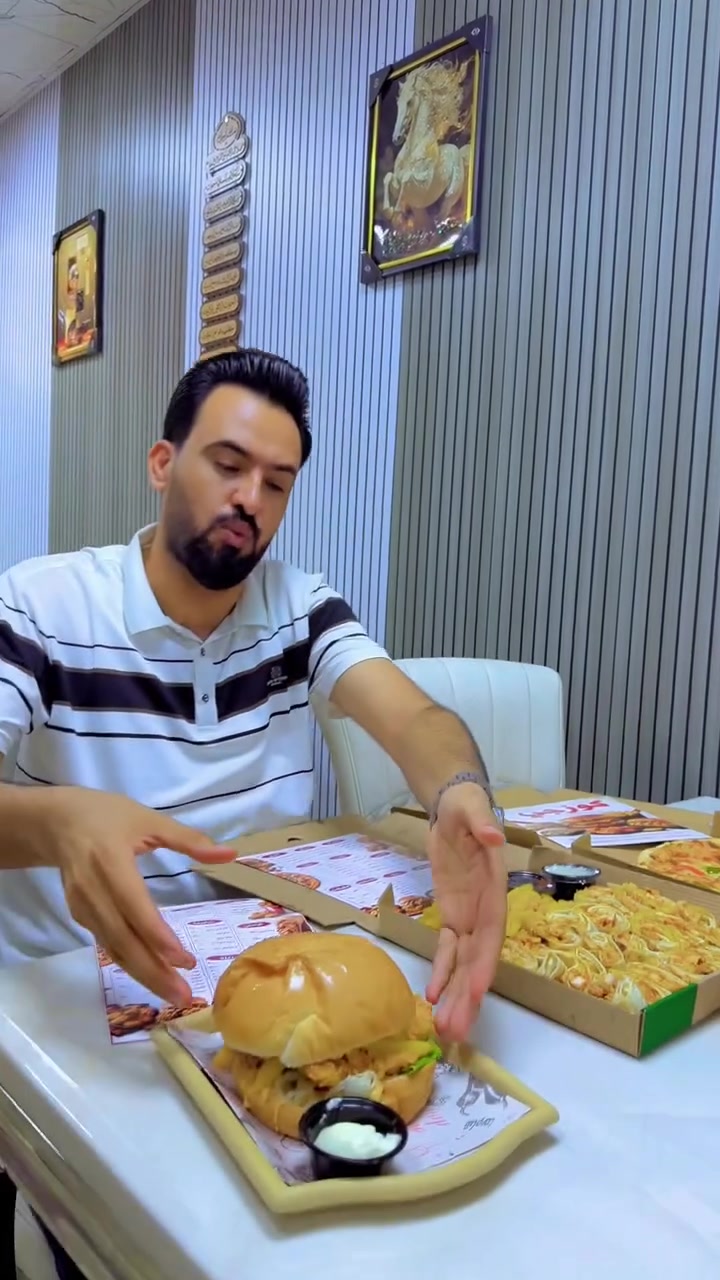 #إعلان  من مطعم كوزجي عروض نار 
(بداية جديدة - طعام جديد -مذاق جديد
يليق بكم لكل محبي الطعام الطيب)
حيث تتلاقى النكهات وتبدأ التجارب اللذيذة 
سندويش ( شاورما . شاورما عربي -بيتزا -كبير - تجربة حكاية  )
مذاق لا يقاوم ـ خدمة التوصيل سريعه 
العنوان :  المحمودية _ حي ١٧ _ مقابل صيدلية ابو امير _   هاتف ***********
***********/ ***********
