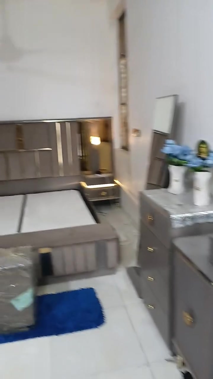 غرفة تركي درجه اولى ابواب وليس سلايت بعدها كارتون على وضع الجديده للبيع ،التواصل رقم الهاتف ***********،رافق كارت الضمان والشركه وسعر الشراء  تقدرون تتاكدون من الشركه بالكراده
