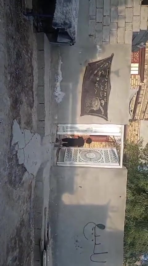 بيت للبيع المساحه 200 متر وجهيه 10 متر نزال 20 متر تفاصيل لبيت اكثر داخل لمقطع المكان شطره ***********
