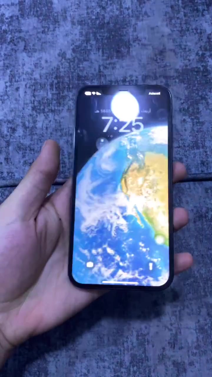 السلام عليكم 
12 PRO MAX 
256 GB 
النظافة : 100% 
ملاحظة : مبدل فقط بطارية والصرف ضمان 
السعر : 350 الف قفل لان الجهاز نظيف 100% 
العنوان : بَغداد _ المنصور 
للاستفسار ***********
