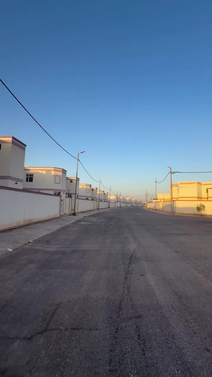 دار ٢٢٠م طابقين بقرية السلام بالمناذره جاهز للسكن موقعه مميز جدآ يحتوي 4 غرف نوم و 4 حمامات وصالتين واستقبال ومطبخ وحديقه وگراج غرف الطابق الثاني نظام سويت vip مرحله أولى يباع بتطلوعه جدآ مناسبه للتواصل الاتصال فقط  ***********
