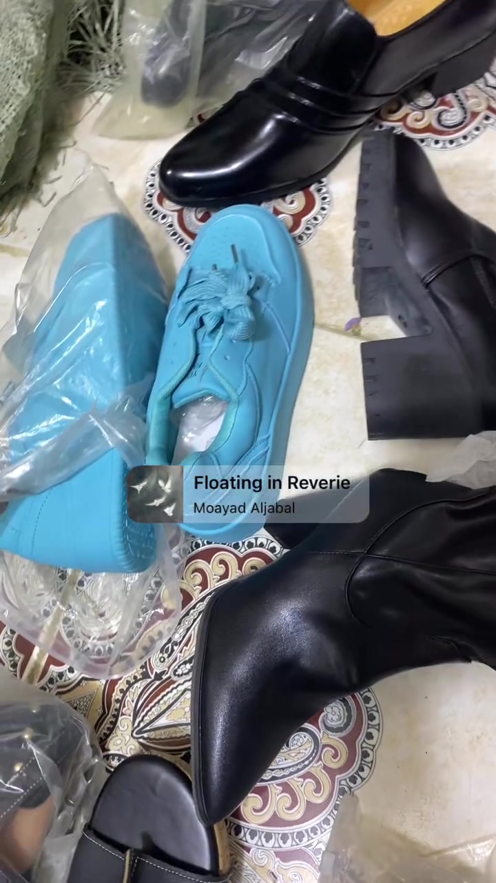 السلام عليكم 

عندي هاي شلعة مال احذية ابيعهن بسعر جدا مناسب لان تركت العمل الي يريدهن ع باب الله يراسلني خاص 
او على رقم الواتساب ***********
