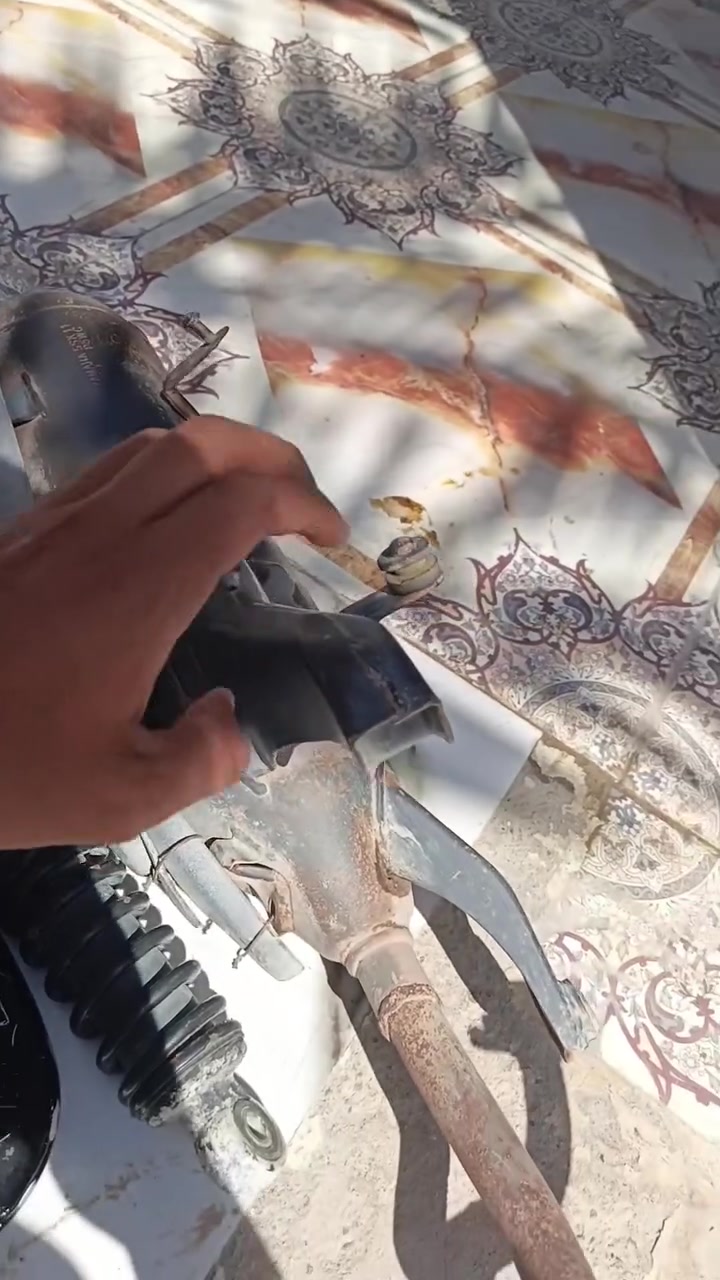 سلام عليكم غراض ماكس صالنصه بلاديه نضيف لا مزدوده ولامزروفه بيه بس الواقيه الملحه بيه كسر بصيط وستان صفح مال تفصيخ ودبل بلادي ومرايات وسبايدر مال عدله للاستفسار  ***********
