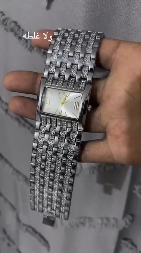 ✨ أناقة تلمع بكل تفاصيلها ✨
ساعة نسائية بتصميم راقي وتفاصيل مزينة بالكريستال 💎⌚
لمعة ناعمة، شكل أنيق، وتفصيل يخليها تكمل إطلالتچ بكل بساطة 🤍

🎁 اختيار مثالي كهدية أو لإضافة لمسة فخامة لإطلالتچ. وكل هذه ب15 ألف بس
📩 للحجز والاستفسار راسلونا خاص  على الرقم ***********
