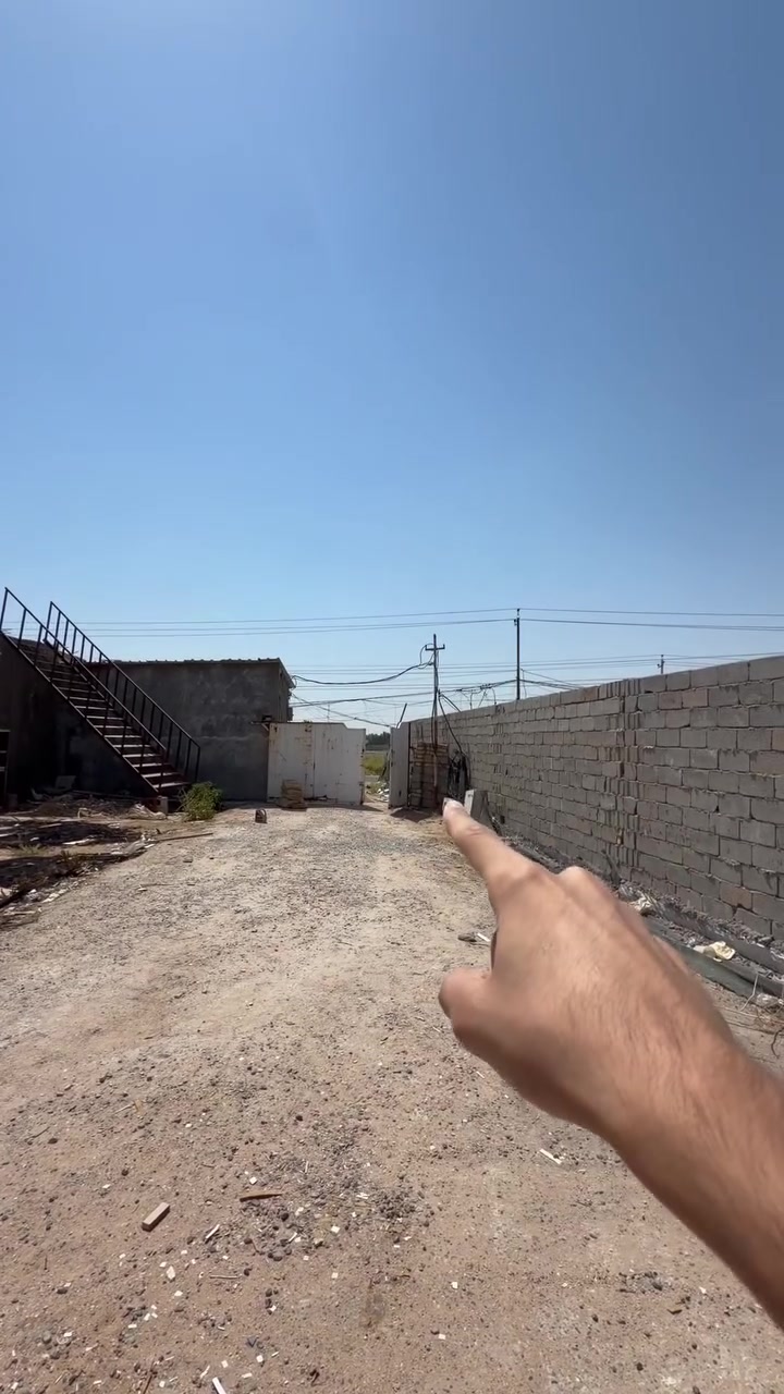 تتوفر مساحه تصلح (مخزن او معمل ) على الشارع العام الرابط بين المكاسب وحي الجهاد خدمات كامله وجاهز للاستفسار اكثر *********** واتس
