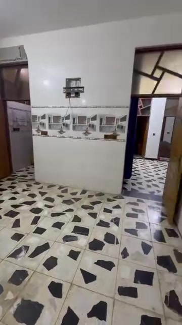 للي يحب يستثمر أو يحب يحتوي عائلته، البيت هذا مناسب جداً. يأتي بمساحة واسعة جداً 180 متر، واجهة 9 ونزال 18، وموقعه الكرغولية جسر ديالى الجديد، قرب سدة جسر، مجاور مدرسة الأحرار الابتدائية للولد والثانوية للبنات.
المميزات:
مطبخ حار وبارد.
المنطقة تمر بارتفاع بالأسعار، فمن الممكن يكون استثماراً جداً جيداً.
غرفتان نوم بمساحة كبيرة نسبياً.
توفير ماء وكهرباء.
طارمة أو كراج بمساحة أيضاً واسعة نسبياً كما موضح في الفيديو.
يأتي بحمام داخلي وحمام خارجي.



        و آني متوازي على بيعت ألبيت و محتاج فلوسة و هوة سعرة للأمانة 120 مليون بس لأن متوازي راح أبيعة ب110 مليون فقط و تكدر تراسلني على ألأنستا هذا أليوزر Reda_369x أو تخابرني على ألرقم أو تراسلني على تطبيق راقي
