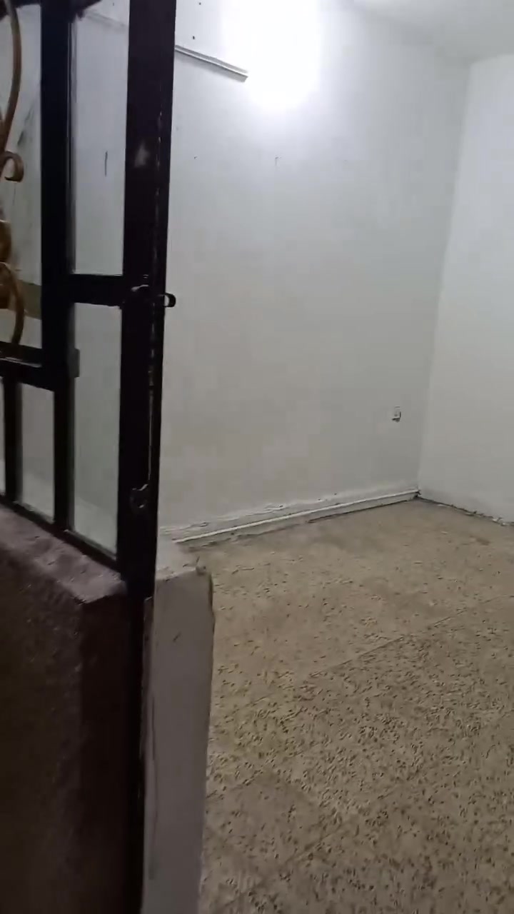 السلام عليكم شقه ارضي للايجار شارع ٩ بل ثالثه اليجار ٣٠٠/ ***********
