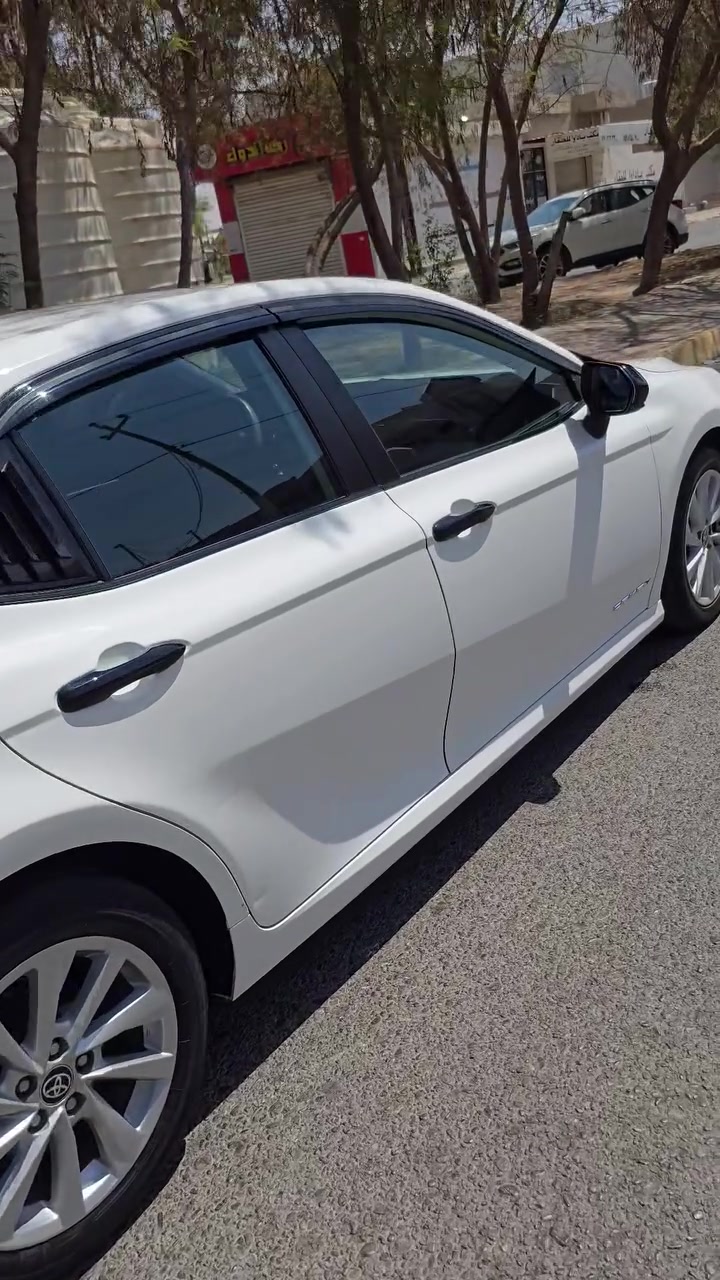 كامري موديل/23  LE ماشيه 29 ميل
مراوس byd  او كورله صيني او ساز 
سعر جدآ مناسب مال بيت الف ما تصرف عليه كلشي شرط 
كمايات فول ما بيه نقص ريحة شركه بيه 
ضرر جاملغ وبونيد فقط 
عنواني كركوك حي العسكري 
شراي يتصل وبعيني 
***********
