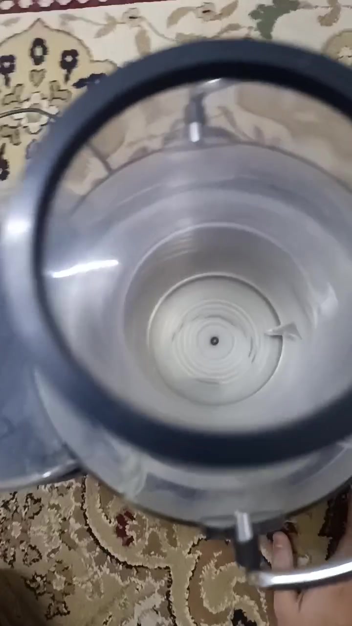 معصاره للبيع بسعر ٢٠ 
  
 الف وبي مجال بسيط   استعمال قليل مع فرشه التنضيف و دولكه  تعصر.. جزر.. تفاح... رمان... برتقال.. وغيرها.... ملاحظه.. بيها جزء مكسور في القبق لكن تم لصقه.. للتواصل واتساب ***********
