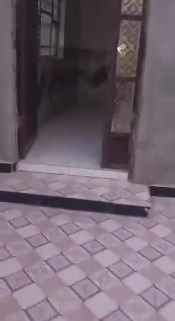 مكلف بلمنشور 
#يألله  السلام عليكم(( بيت للبيع ))
لتواصل ***********
بيت مساحته  330 متر، موقعه  بحاوي العباس (قرب رشيد السراي) ويبعد عن التبليط ٧٠متر /تقريباً.
خدمات المنطقة:
الماي، الكهرباء، الأمبير، والإنترنت الضوئي كلهن قريبات.
تفاصيل  البيت:
3 غرف نوم: كل غرفة مساحتها (5×4).
صالة كبيرة: مساحتها (13×4).
ديوانية : مساحتها (10×4).
مطبخ : مساحته (6×4).
صحيات: دبل صحيات
