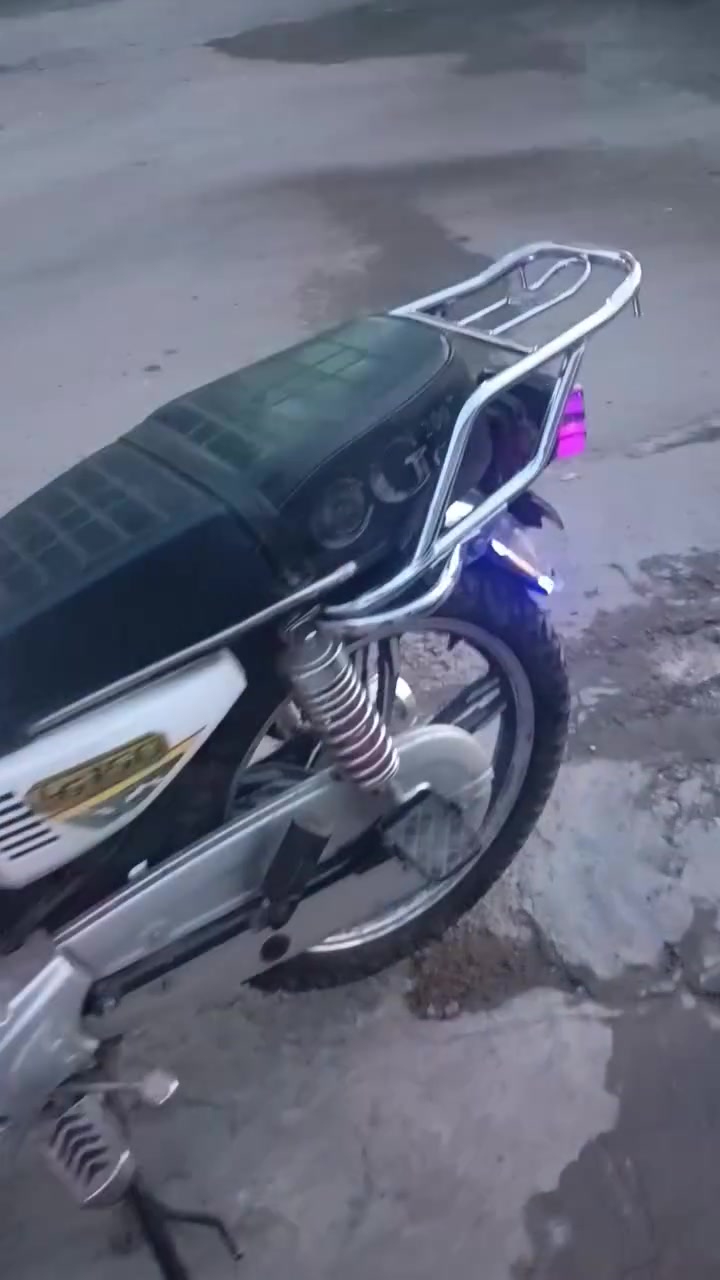 السلام عليكم 

🏍️ دراجة سونك للبيع
🔹 موديل 2025
🔹 أوراقها كاملة
🔹 بيها نقوصات قليلة
🔹 دراجة مال شغل
🔹 المحرك والشاصي والكهرباء مكفولة
💰 السعر: 675 ألف
📍 بغداد /حي اور 
📞 ***********

