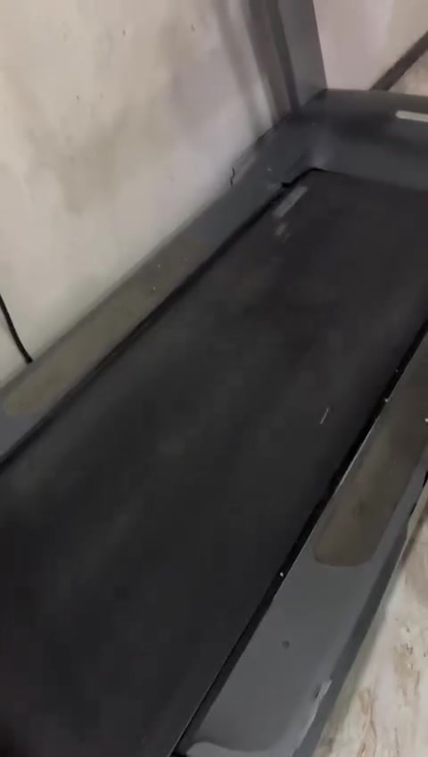 جهاز جري نظيف جدا استعمال قليل ***********
