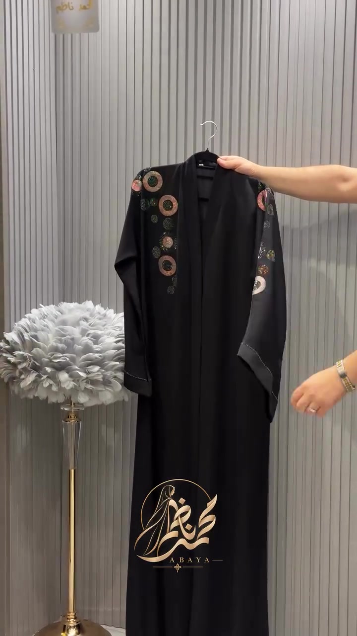 

نص مكتوب في الصور:
- احمد ناظم
- ABAYA