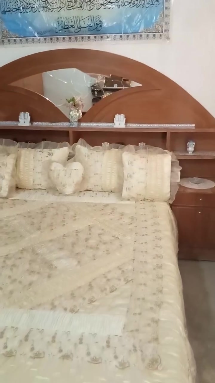 غرفة اخشاب للبيع القنصور كلش نظيف سعر مناسب كلش للاتصال ***********

