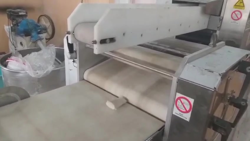 اغراض الفرن كامل مع محتوياته للبيع ***********
