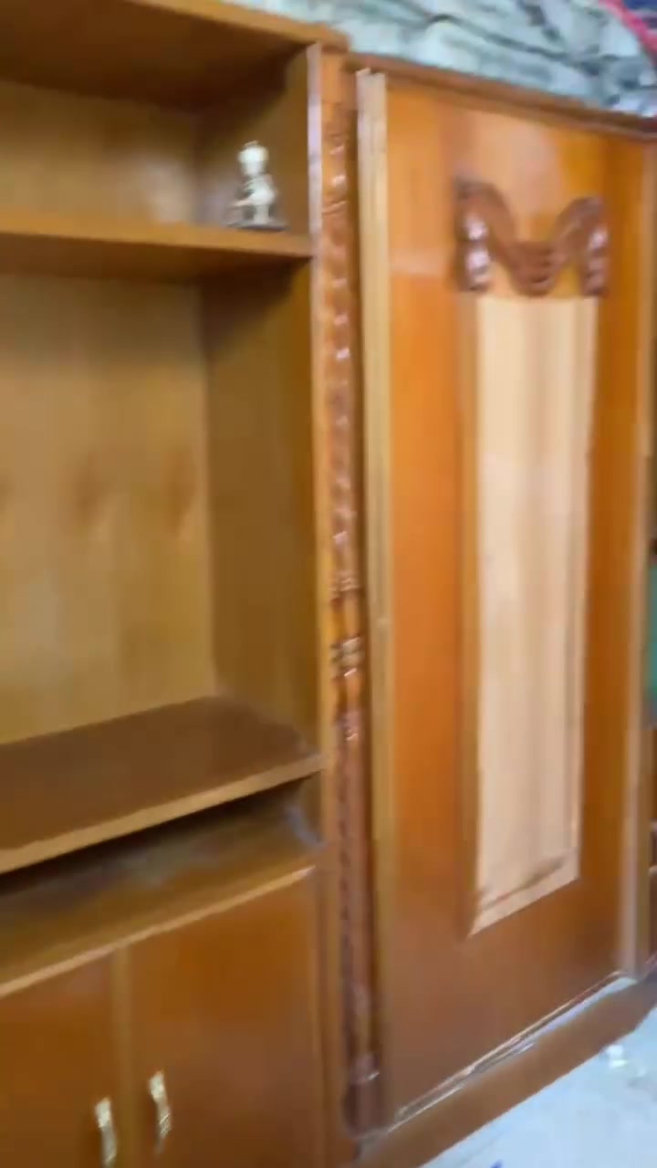 سلام عليكم غرفه نوم للبيع جاهزه يحتاجه تلميع السعر 600 وبيه مجال قليل واتساب ***********
