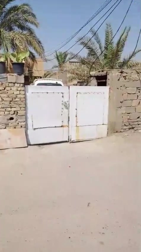 سلام عليكم من رخصت الدمن بيت بشارع ملايين لمساحة ٤٥٠ لبيت لواجهة ١٣ ونص ونزال ٣٠ متر لبيت غرفتين نوم وحدة ٥ في ٥ وثانية ٦ في ٥ وستقبال ٨ ونص في ٤ ونص مطبخ ٥ في ٥ طرمة جبيرة وحديقة لطرمة ولحديقة تقريبن مساحتهن ٢٠٠ متر منضمة لبيت محل اسواق لبيت عكادة ابيع واقع حال سعر تصل عل رقم او واتساب ***********

